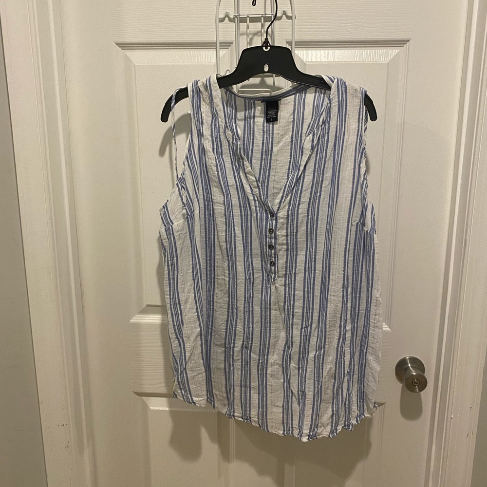 Torrid sleeveless top